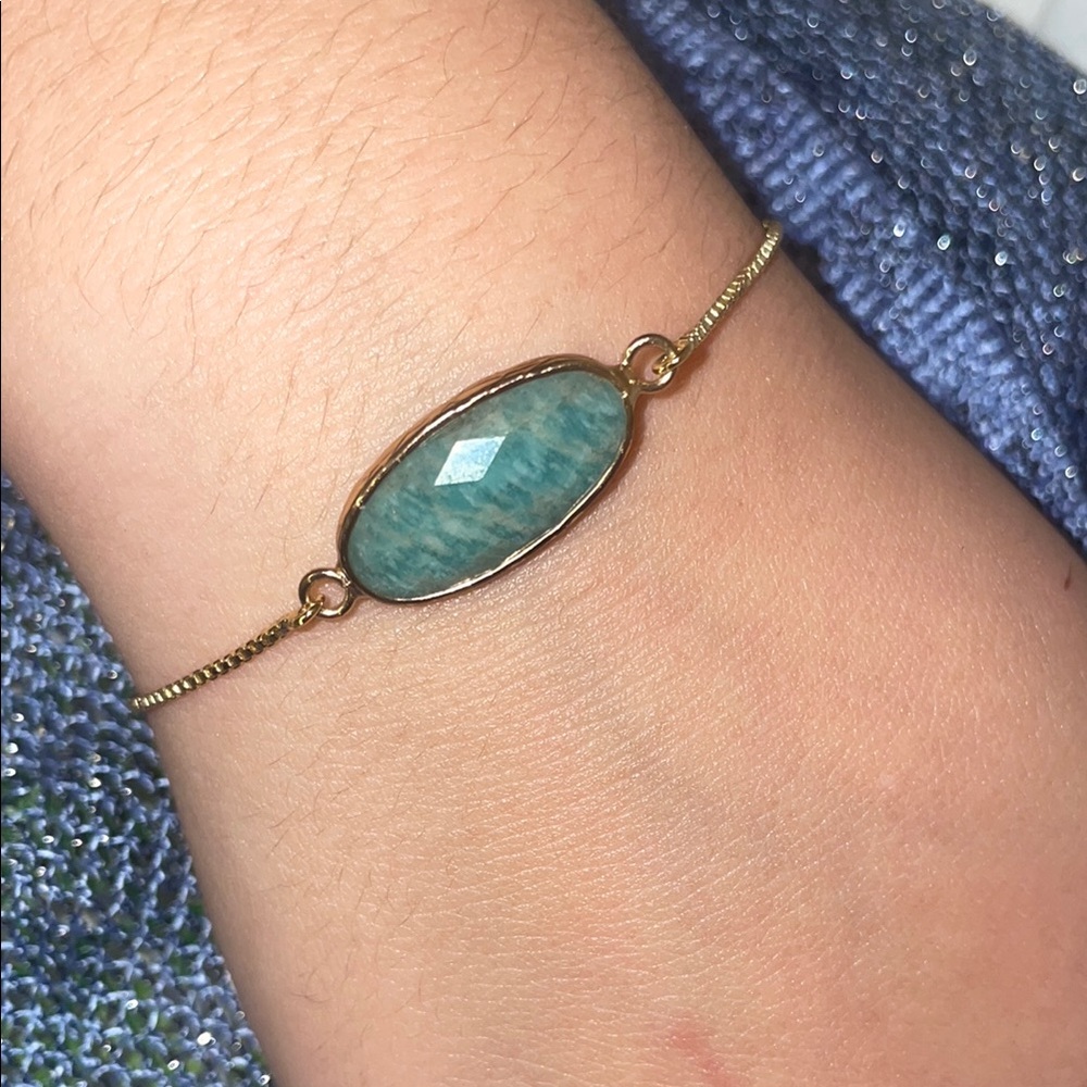 Elegant Gold and Green Stone Bracelet